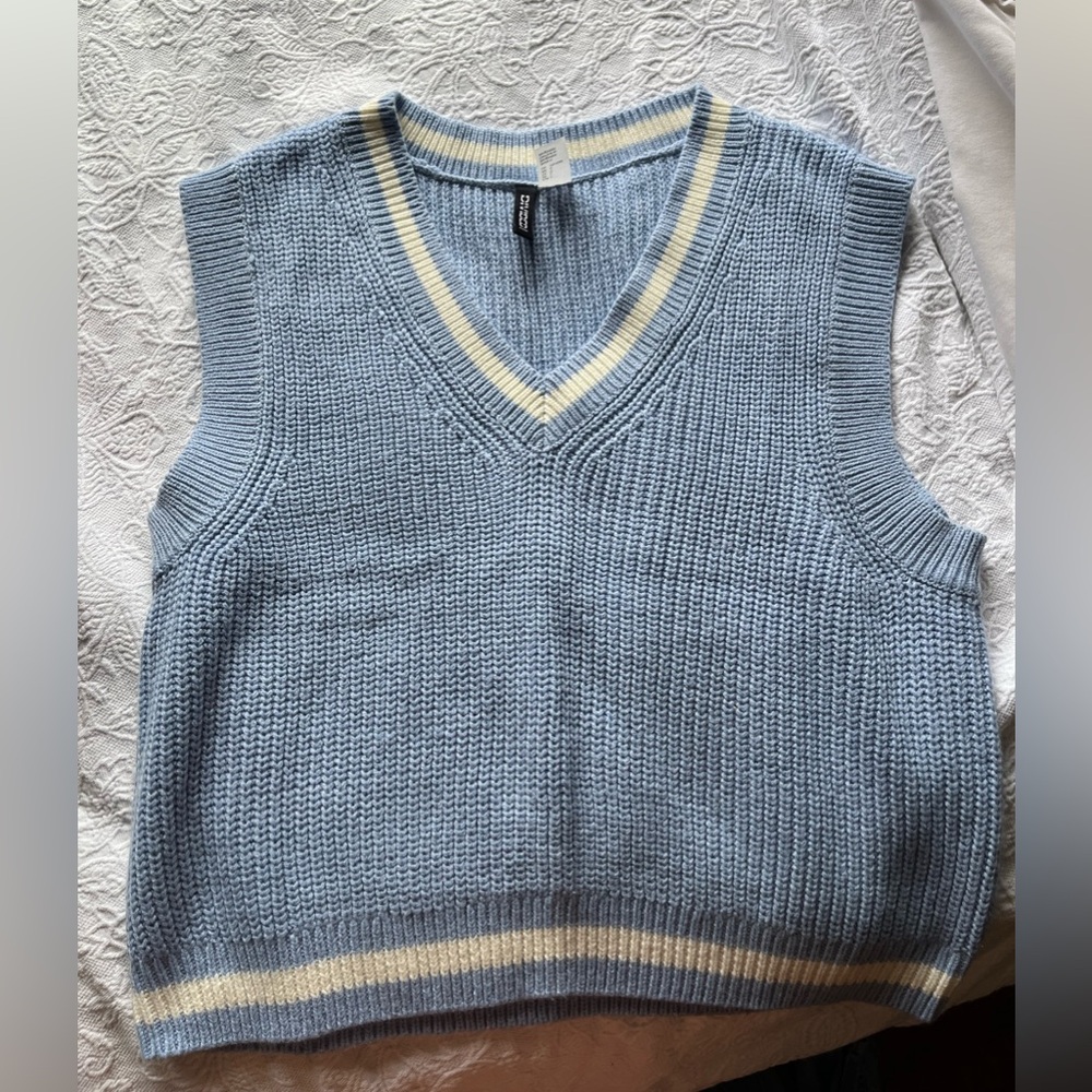 H&M Preppy Blue and White Knit Sweater Vest
